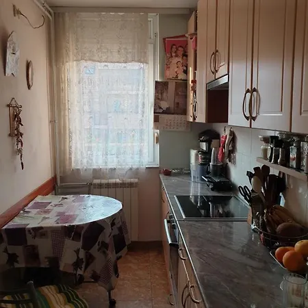 Stan Na Dan Nova Detelinara * Novi Sad